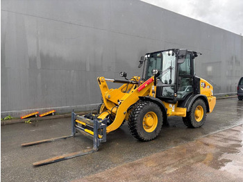 اللودر بعجل CATERPILLAR 906