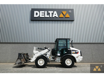 اللودر بعجل CATERPILLAR 906M