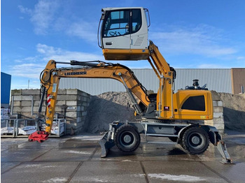 آلة التعامل مع النفايات LIEBHERR LH 18 M