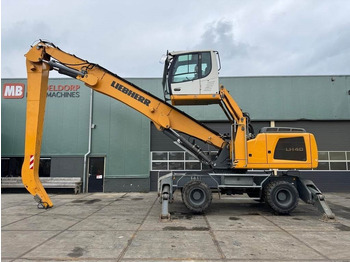 آلة التعامل مع النفايات LIEBHERR LH 40 M