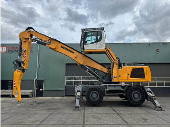 آلة التعامل مع النفايات LIEBHERR