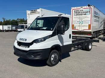 شاحنة بهيكل معدني للمقصورة IVECO Daily