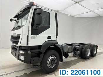شاحنة بهيكل معدني للمقصورة IVECO Trakker