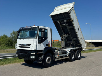 شاحنة قلاب IVECO Trakker