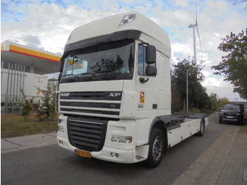 ناقلة حاويات/ شاحنة حاويات DAF XF 105 410