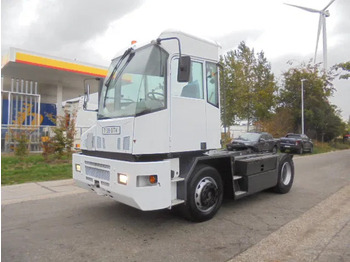 شاحنة نقل نصف مقطورة بالميناء KALMAR