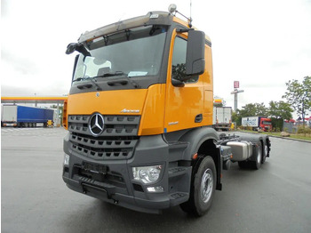 شاحنة بهيكل معدني للمقصورة MERCEDES-BENZ Arocs