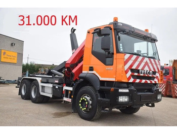 شاحنة برافعة خطافية IVECO Trakker