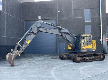 حفار زاحف VOLVO ECR235DL