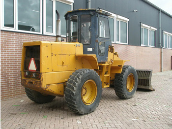 اللودر بعجل Komatsu W40-2: صورة 3