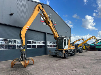 آلة التعامل مع النفايات LIEBHERR A 924