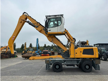آلة التعامل مع النفايات LIEBHERR LH 30 M