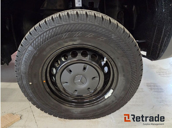 سيارة MERCEDES-BENZ