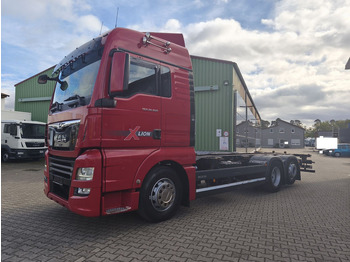 شاحنة بهيكل معدني للمقصورة MAN TGX 26.500