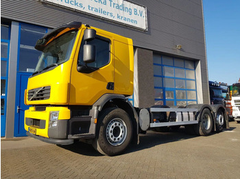 شاحنة بهيكل معدني للمقصورة VOLVO FE 300
