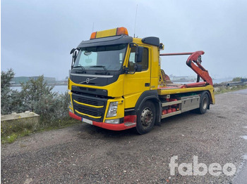 شاحنة لودر انزلاقي VOLVO FM 330