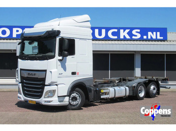 ناقلة حاويات/ شاحنة حاويات DAF XF 450