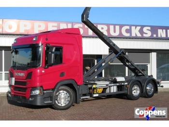 شاحنة برافعة خطافية SCANIA P 450