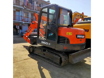 حفار زاحف DOOSAN DH60