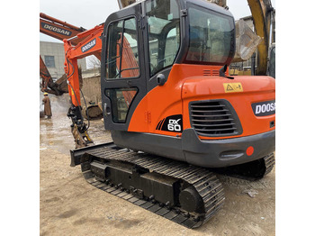حفار زاحف DOOSAN DX60