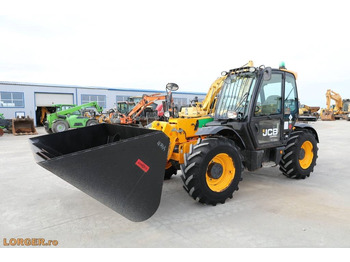 آلة رفع ونقل تلسكوبية JCB