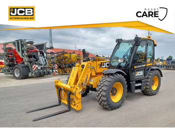 آلة رفع ونقل تلسكوبية JCB