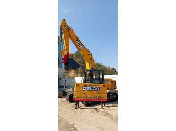 حفار زاحف للبيع  JCB JS210 LC: صورة 2