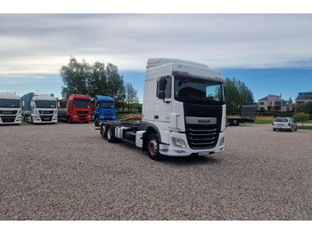 ناقلة حاويات/ شاحنة حاويات DAF XF 460