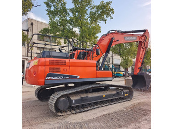حفار زاحف DOOSAN DX300