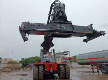 آلة حمل الحاويات في الأماكن الصغيرة Kalmar DRF 450: صورة 4