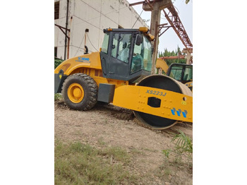 ضاغطة التربة XCMG XS223J