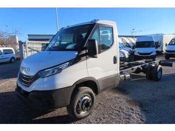شاحنة توصيل مغلقة IVECO Daily