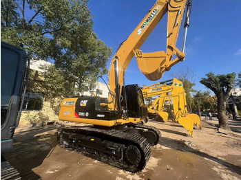 حفار زاحف CATERPILLAR 320D2