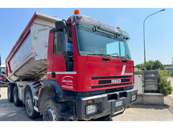 شاحنة قلاب IVECO Trakker