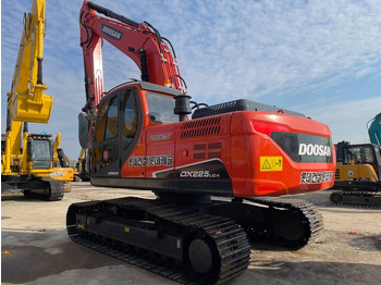 حفار زاحف DOOSAN DX225LCA