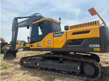 حفار زاحف VOLVO EC250