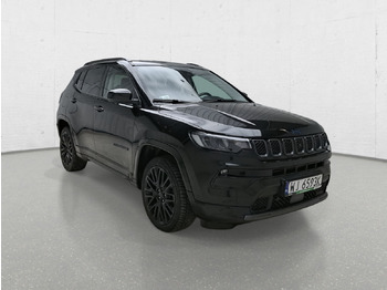 سيارة دفع رباعي JEEP