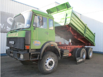 شاحنة قلاب IVECO Magirus