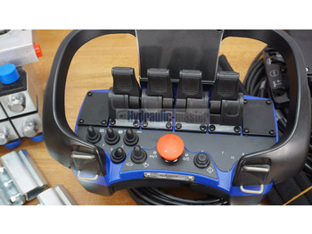 آلات الإنشاء Scanreco RC 400 Radio Remote Control with 4 Functions with Actuators 12/24V for HIAB: صورة 3 آلات الإنشاء Scanreco RC 400 Radio Remote Control with 4 Functions with Actuators 12/24V for HIAB: صورة 3