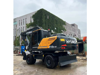 حفار ذو عجلات HYUNDAI