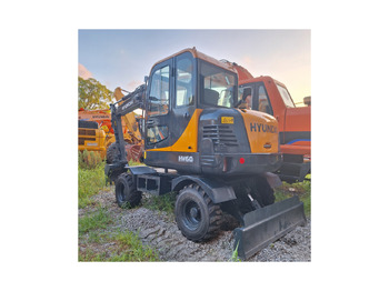 حفار ذو عجلات HYUNDAI