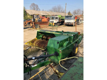 آلة بالات مربعة John Deere 459: صورة 2