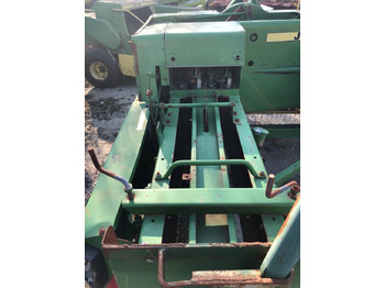 آلة بالات مربعة John Deere 459: صورة 4