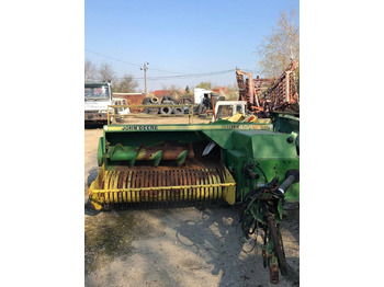 آلة بالات مربعة John Deere 459: صورة 3