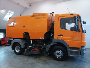 سياره كنس شوارع MERCEDES-BENZ Atego 1018 Zamiatarka Kehrmaschine BUCHER Szczotki L/R PM10 2 Silniki 2012r: صورة 5