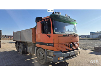 شاحنة قلاب Three-axle tipper MERCEDES-BENZ ACTROS 2540 (1997): صورة 3