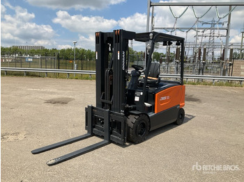 رافعة شوكية كهربائية DOOSAN