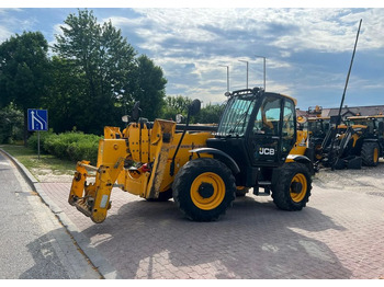 آلة رفع ونقل تلسكوبية JCB