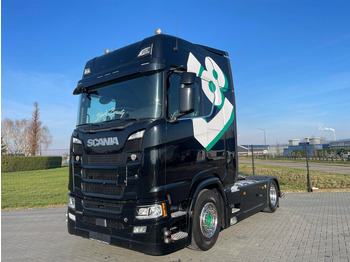 مقطورة السحب SCANIA S 580