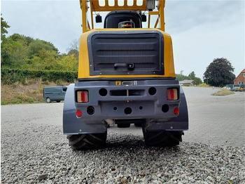 لودر مفصلي صغير Eurotrac W12: صورة 4